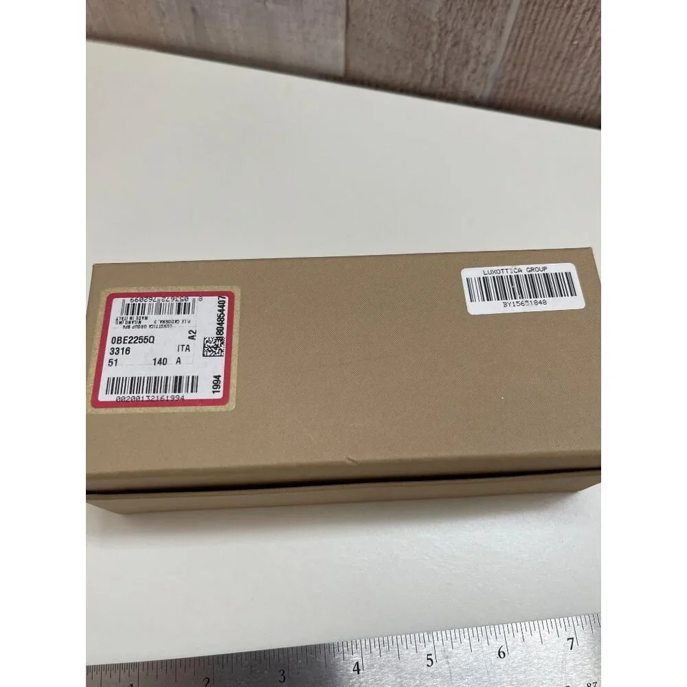 Burberry Logo Printed on The Box With Burberry Eyeglass Case